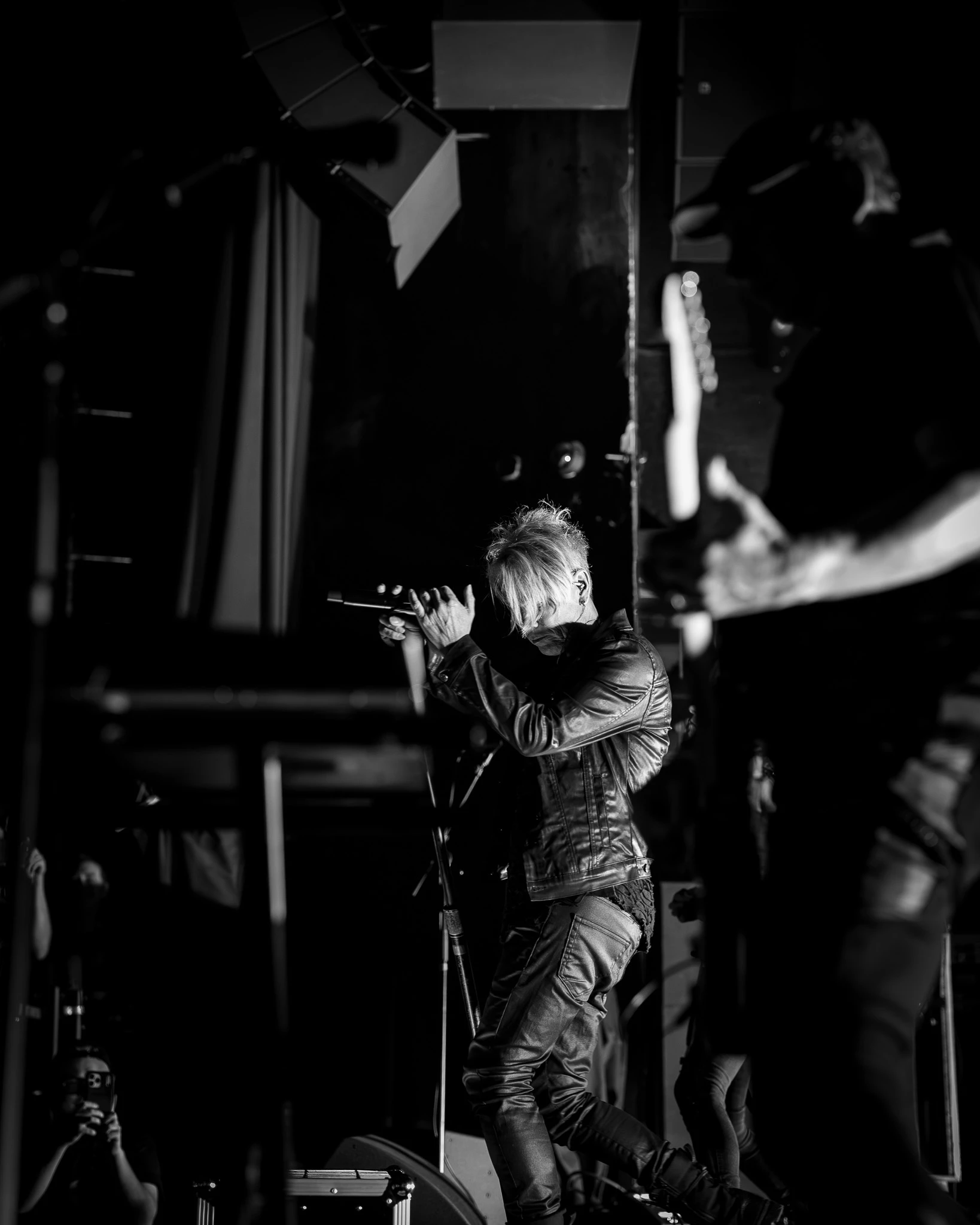 Stabbing Westward performing live, photograph 3
