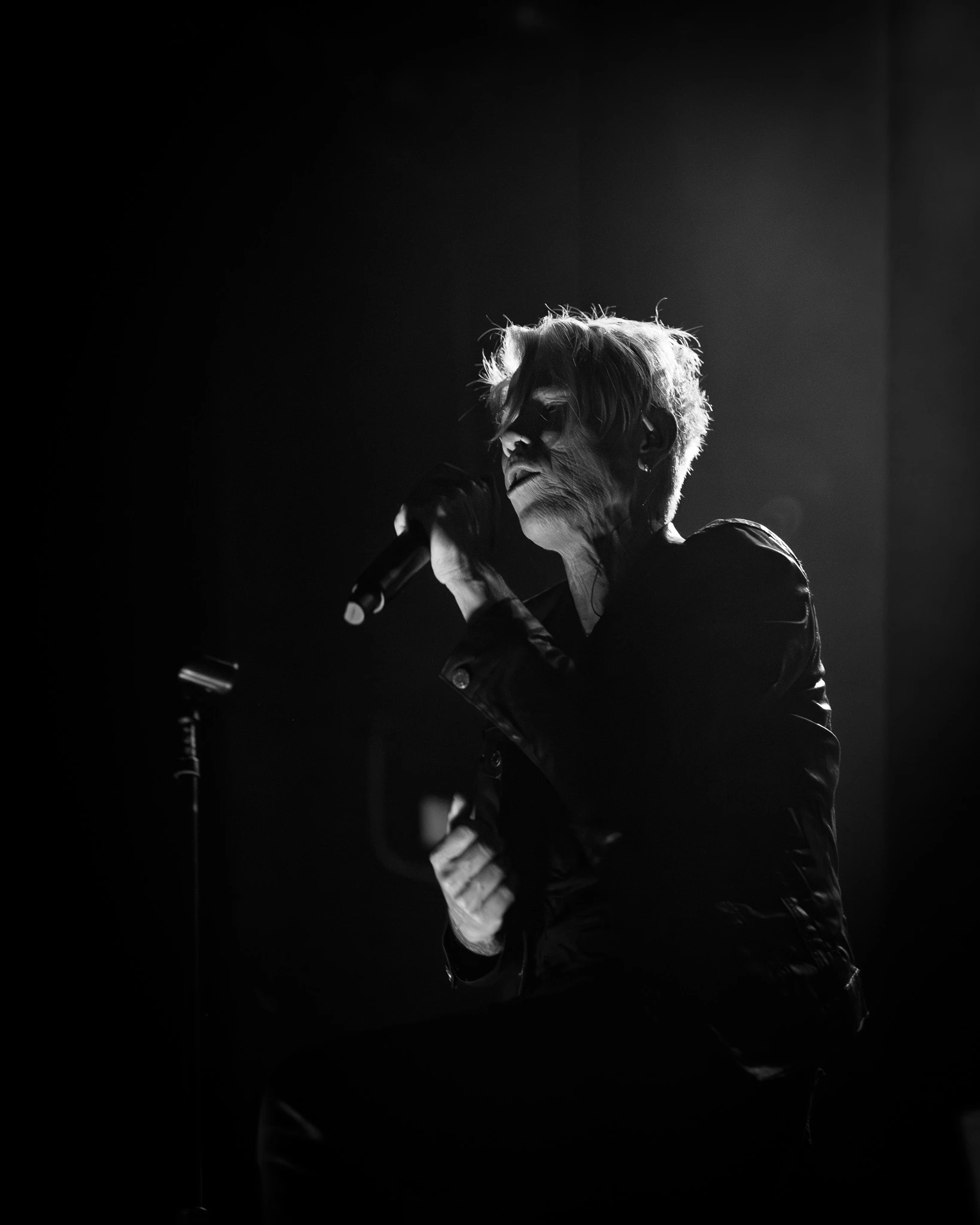 Stabbing Westward performing live, photograph 5