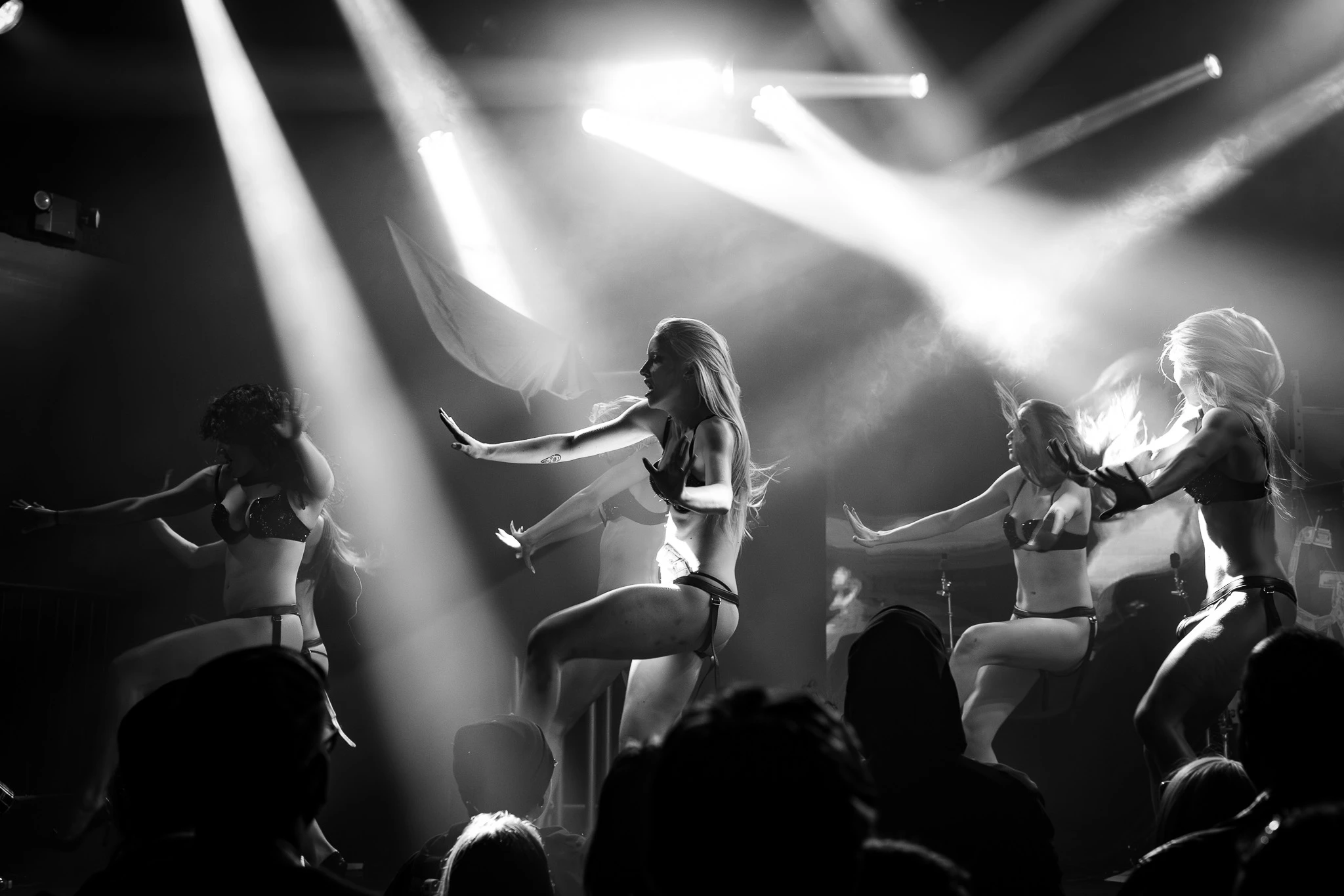 G Strings performing live, photograph 1