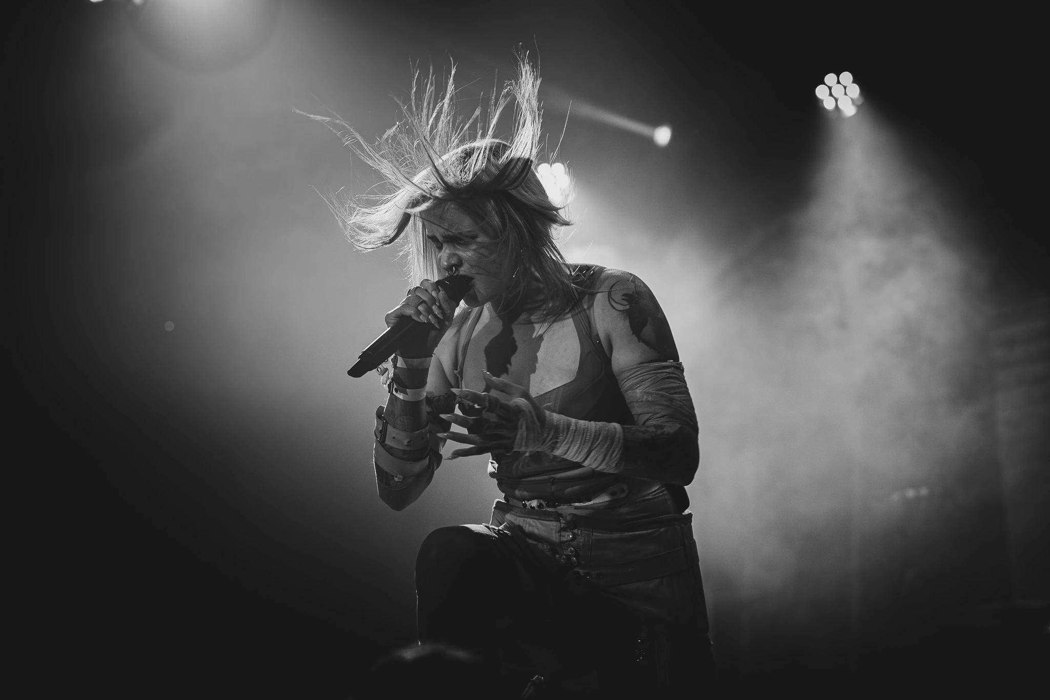 Mimi Barks performing live, photograph 1