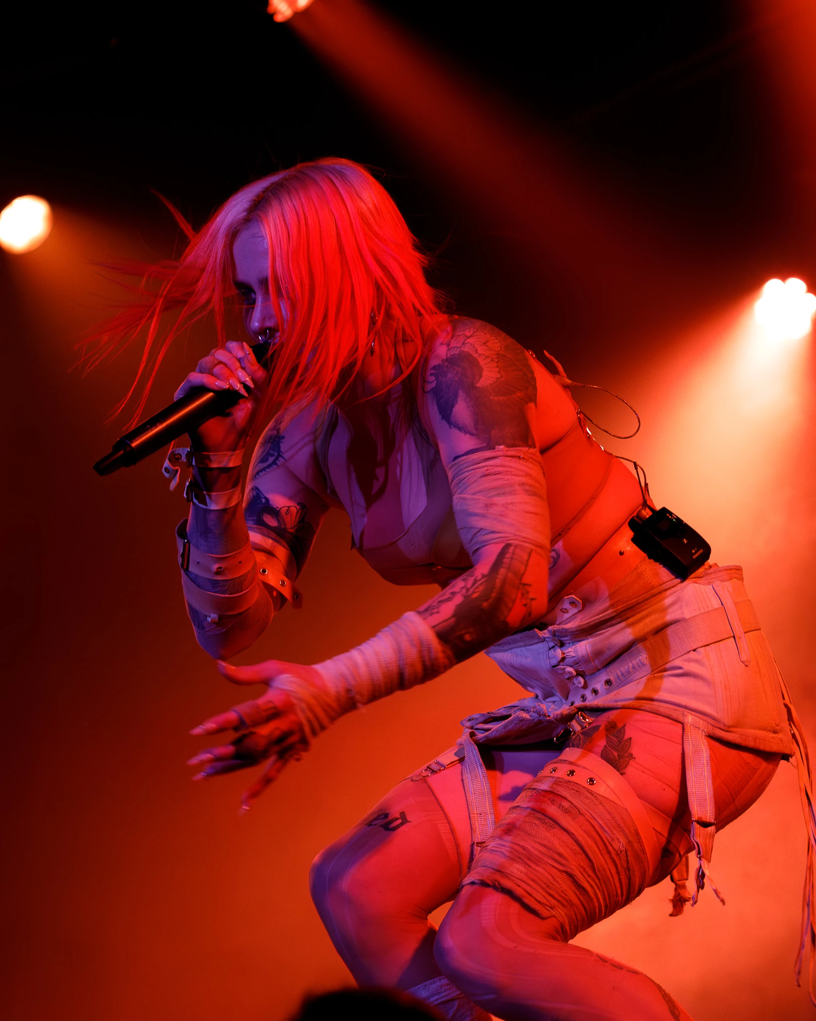 Mimi Barks performing live, photograph 6