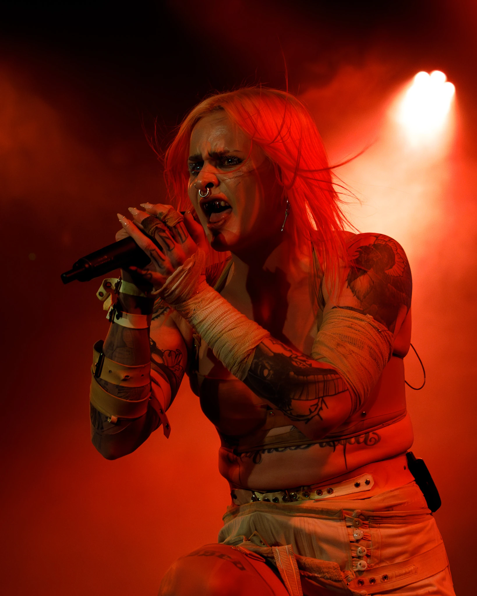 Mimi Barks performing live, photograph 7
